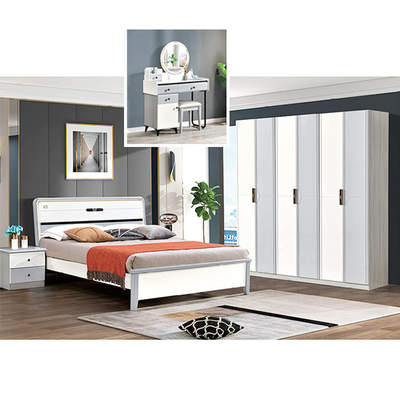 OEM ODM الحديثة الملكية غرفة نوم مجموعة أثاث 1800 * 2000mm